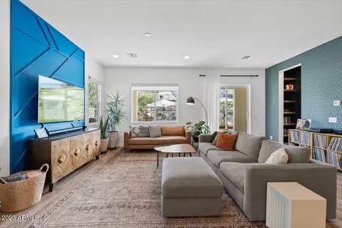 957 E La Mirada Dr, Phoenix, AZ 85042 photo 8