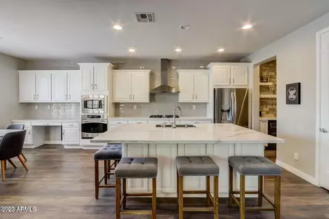 3821 E Matthew Dr, Phoenix, AZ 85050