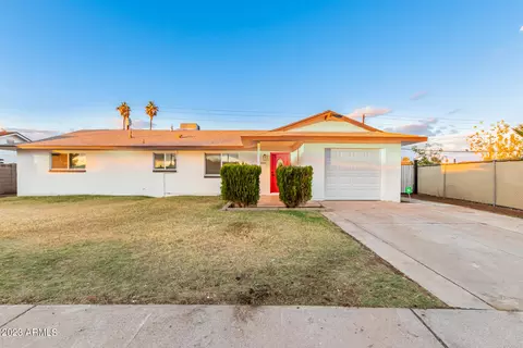 6934 W College Dr, Phoenix, AZ 85033