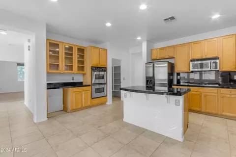 Kitchen - 1079 W Laredo Ave, Gilbert, AZ 85233 photo 4 of 5