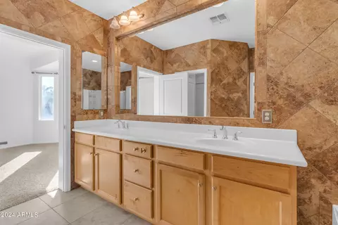 Bath - 1079 W Laredo Ave, Gilbert, AZ 85233 photo 3 of 4