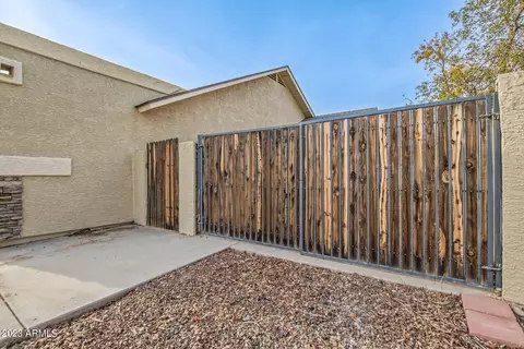 4866 E Princess Dr, Mesa, AZ 85205 photo 8