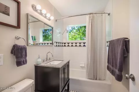 923 E Berridge Ln, Phoenix, AZ 85014 photo 13