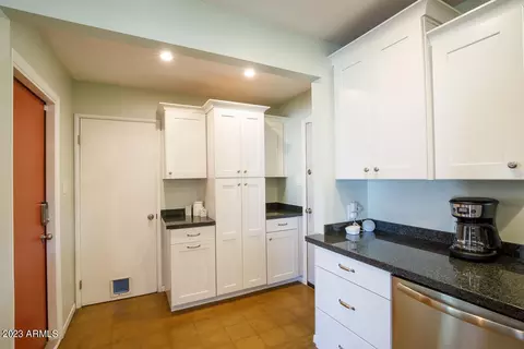 923 E Berridge Ln, Phoenix, AZ 85014 photo 9