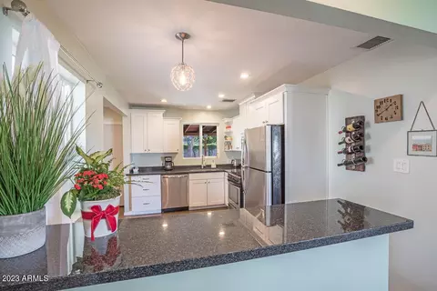 923 E Berridge Ln, Phoenix, AZ 85014 photo 6