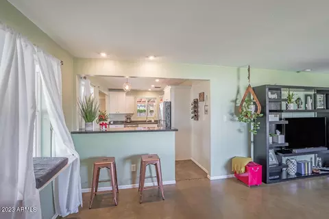 923 E Berridge Ln, Phoenix, AZ 85014 photo 5