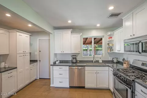 923 E Berridge Ln, Phoenix, AZ 85014 photo 7
