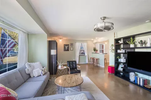 923 E Berridge Ln, Phoenix, AZ 85014 photo 3