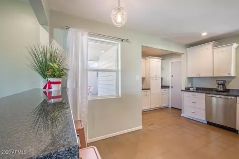 923 E Berridge Ln, Phoenix, AZ 85014 photo 10