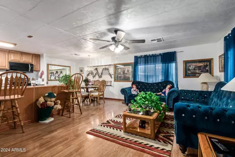 324 S 74th Pl, Mesa, AZ 85208
