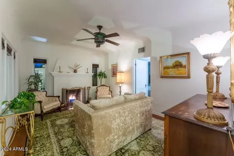 1548 E Cheery Lynn Rd, Phoenix, AZ 85014 photo 3