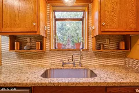 1548 E Cheery Lynn Rd, Phoenix, AZ 85014 photo 9