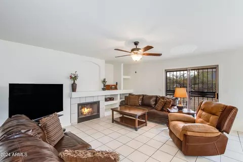 937 E Potter Dr, Phoenix, AZ 85024 photo 4