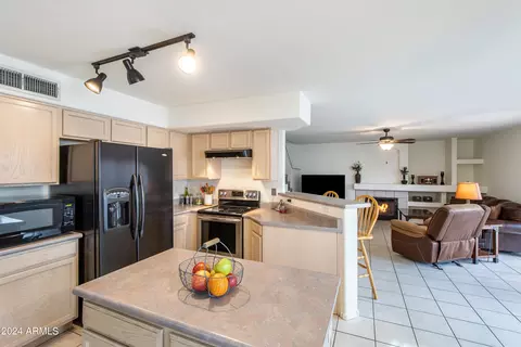 937 E Potter Dr, Phoenix, AZ 85024 photo 3