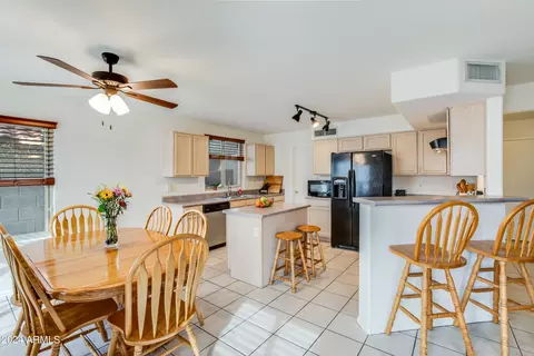 937 E Potter Dr, Phoenix, AZ 85024 photo 2