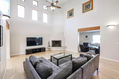 1736 E Gelding Dr, Phoenix, AZ 85022