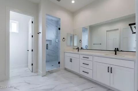 Bath - 2713 E Walton Way, Coolidge, AZ 85128 photo 1 of 5