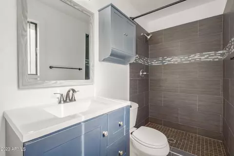 2445 W Freeway Ln, Phoenix, AZ 85021 photo 5