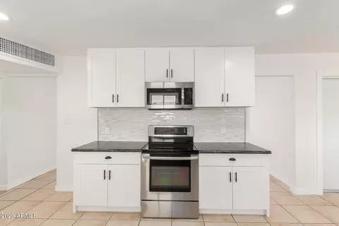 2445 W Freeway Ln, Phoenix, AZ 85021 photo 14