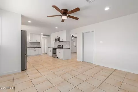 2445 W Freeway Ln, Phoenix, AZ 85021 photo 11