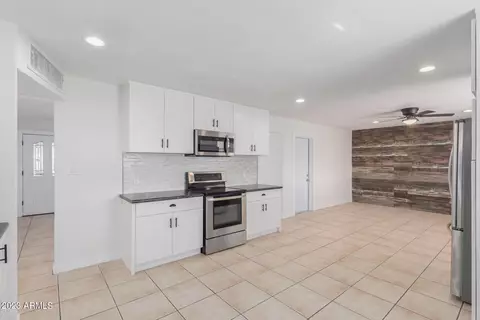 2445 W Freeway Ln, Phoenix, AZ 85021 photo 15