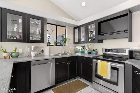 Kitchen - 16809 S 29th Pl, Phoenix, AZ 85048 photo 2 of 4