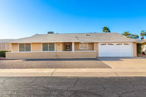 10916 W Camelot Cir, Sun City, AZ 85351