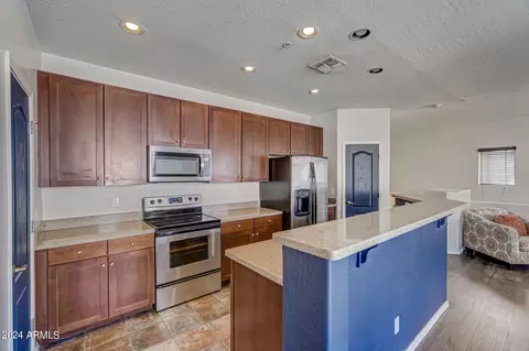 2825 E Dunbar Dr, Phoenix, AZ 85042 photo 5