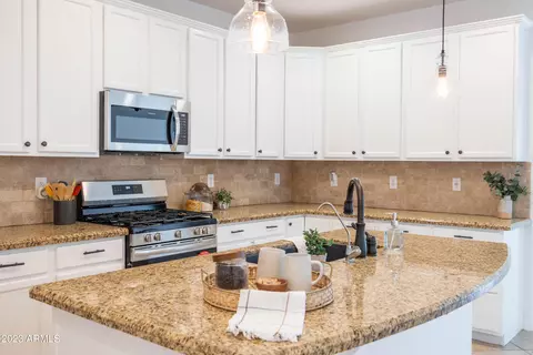 Kitchen - 11017 E Shepperd Ave, Mesa, AZ 85212 photo 5 of 12