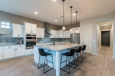 10910 E Travertine Ave, Mesa, AZ 85212 photo 2