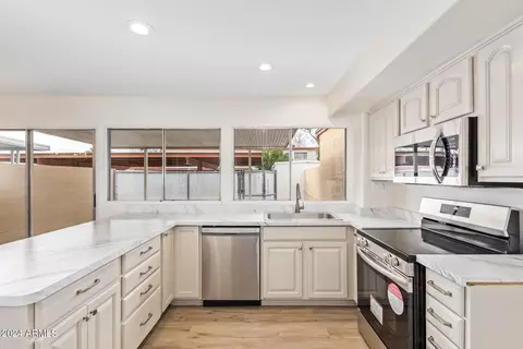 4827 W Northern Ave, Glendale, AZ 85301