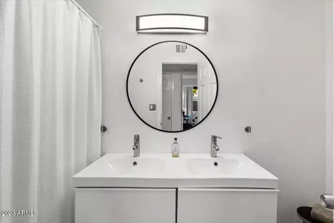 Bath - 3526 E Mountain View Rd, Phoenix, AZ 85028 photo 2 of 2