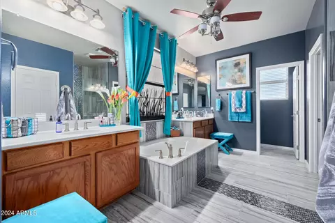 Bath - 6026 S Mack Ave, Gilbert, AZ 85298 photo 2 of 5