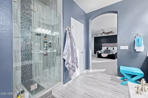 Bath - 6026 S Mack Ave, Gilbert, AZ 85298 photo 3 of 5