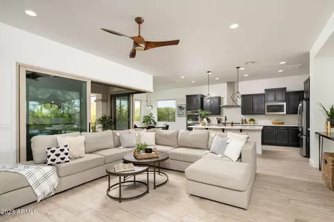 3207 E Robin Ln, Phoenix, AZ 85050 photo 8