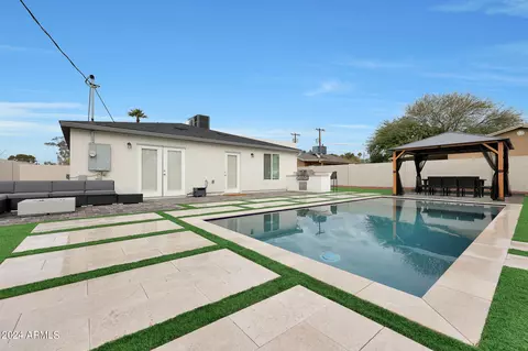 2327 E Mitchell Dr, Phoenix, AZ 85016