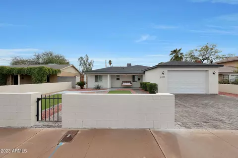 2327 E Mitchell Dr, Phoenix, AZ 85016 photo 4