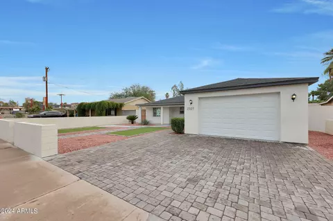 2327 E Mitchell Dr, Phoenix, AZ 85016 photo 7