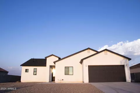 15951 S Warren Pl, Arizona City, AZ 85123