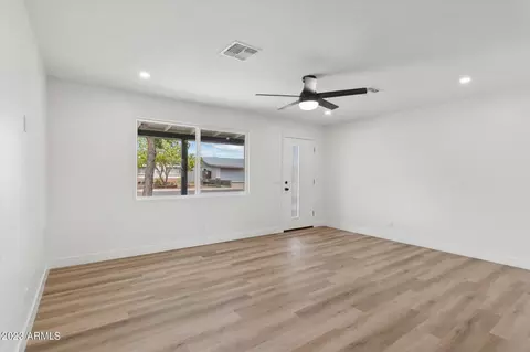 2437 W Echo Ln, Phoenix, AZ 85021 photo 3