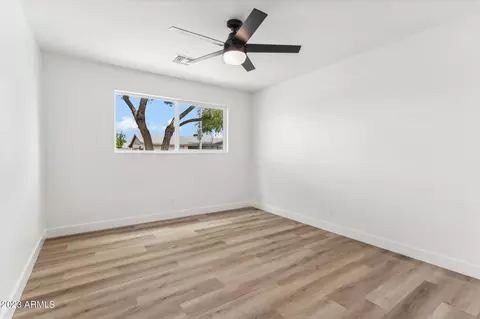 2437 W Echo Ln, Phoenix, AZ 85021 photo 13