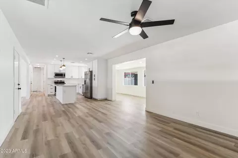 2437 W Echo Ln, Phoenix, AZ 85021 photo 9