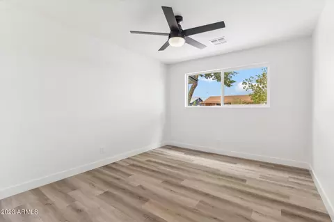 2437 W Echo Ln, Phoenix, AZ 85021 photo 12