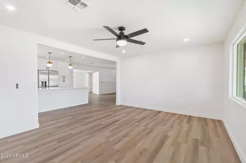 2437 W Echo Ln, Phoenix, AZ 85021 photo 4
