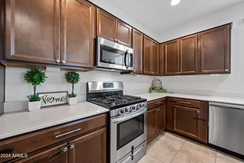 Kitchen - 2448 E Pelican Dr, Gilbert, AZ 85297 photo 2 of 8