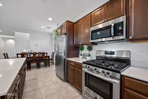 Kitchen - 2448 E Pelican Dr, Gilbert, AZ 85297 photo 5 of 8