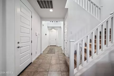 Entry Way - 2448 E Pelican Dr, Gilbert, AZ 85297 photo 2 of 6