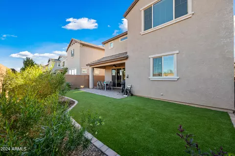 Exterior - 2448 E Pelican Dr, Gilbert, AZ 85297 photo 7 of 9