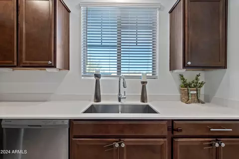 Kitchen - 2448 E Pelican Dr, Gilbert, AZ 85297 photo 4 of 8