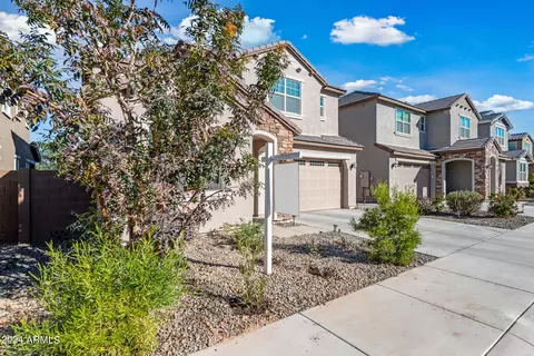 Exterior - 2448 E Pelican Dr, Gilbert, AZ 85297 photo 3 of 9